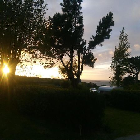 Les Hortensias Grande Tente Familiale Deux Chambres Et Sejour Vue Mer Sur Camping Nature Plestin-les-Greves Exterior photo